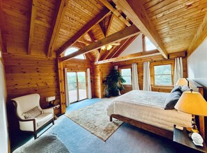 4 bedrooms, desk, iron/ironing board, free WiFi