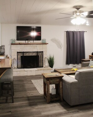 Smart TV, fireplace, stereo