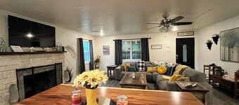 Cozy lake house w/Lake Conroe access- pet friendly!