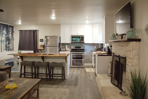 Cozy lake house w/Lake Conroe access- pet friendly!