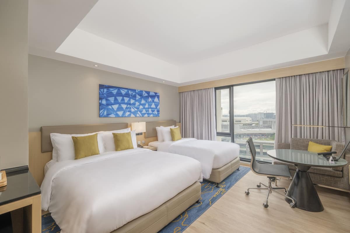 1 bedroom, premium bedding, minibar, in-room safe