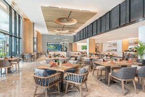 2 restaurants, breakfast, lunch, dinner served; international cuisine