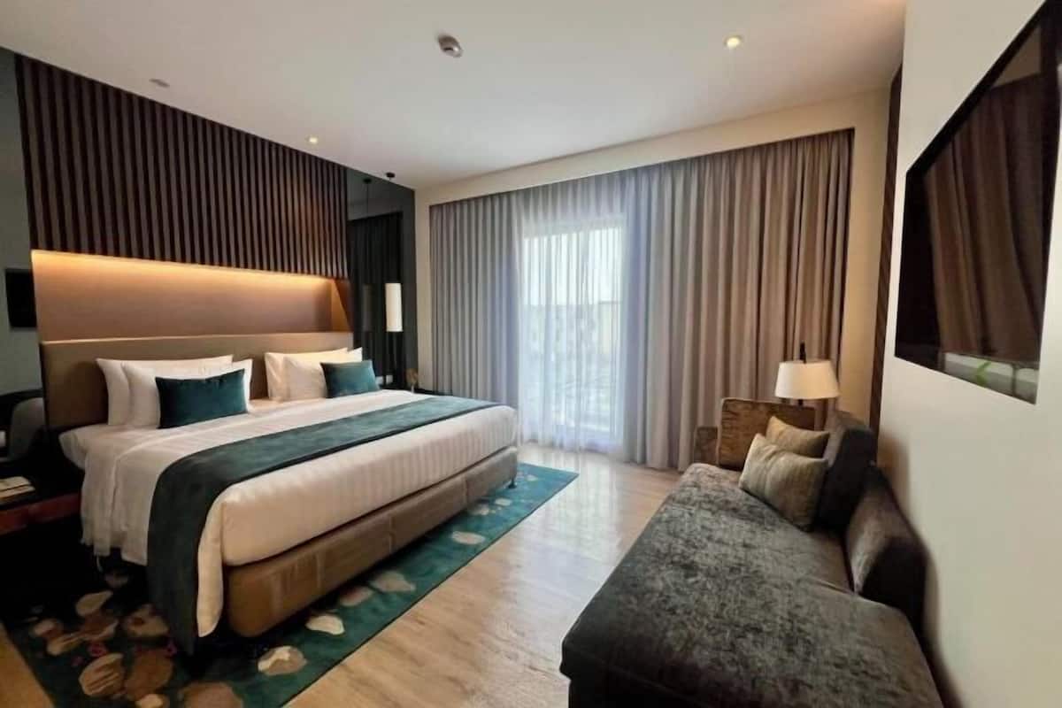 1 bedroom, premium bedding, minibar, in-room safe