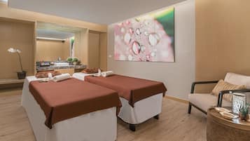 Couples treatment rooms, sauna, aromatherapy, Swedish massages