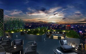 A rooftop terrace with outdoor seating, a city view, and a sunset. - Seda Manila Bay near Ayala Malls (Parañaque)