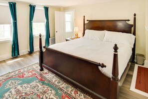 3 bedrooms, iron/ironing board, internet, bed sheets