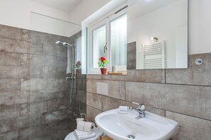 Shower, towels