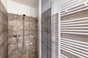 Douche, serviettes fournies