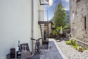Outdoor dining - Serenata 1, Cavigliano, Centovalli, Switzerland (Cavigliano, Centovalli)