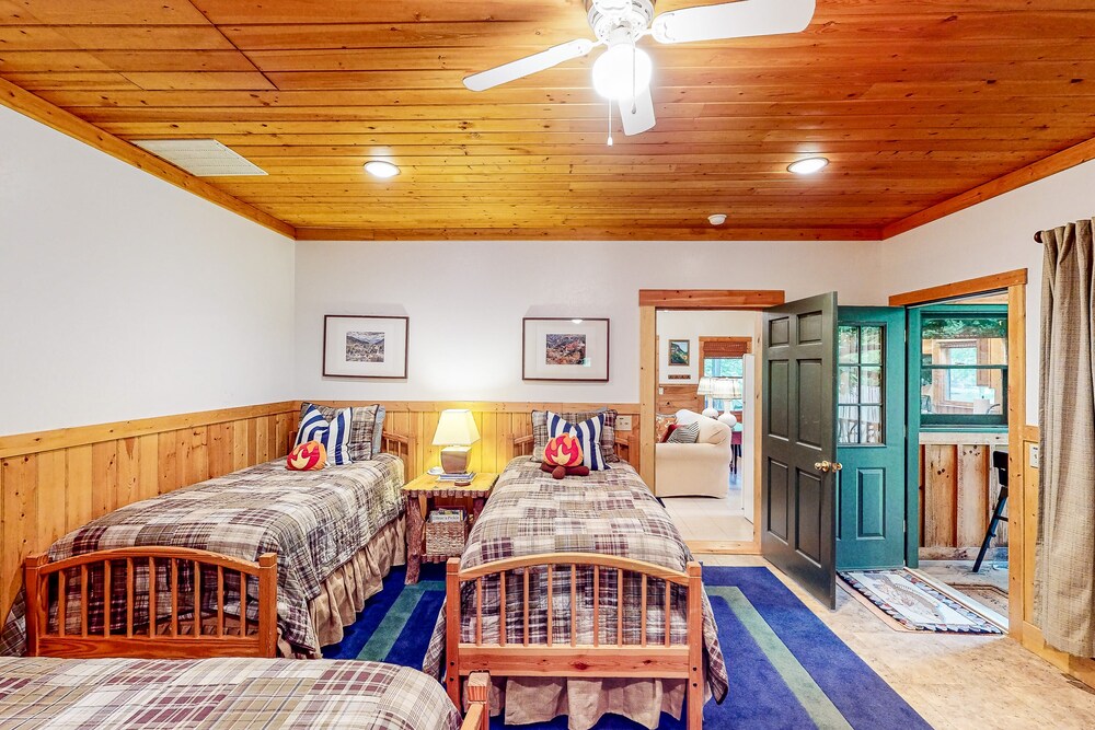 Riverfront home in Dillsboro with water access, 2 decks, streaming