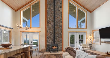 Dog-friendly cabin with mountain view, firepit, & woodstove - near Schweitzer