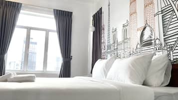 Deluxe Suite, 1 King Bed with Sofa bed, Kitchen, City View
