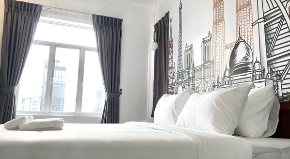 Deluxe Suite, 1 King Bed with Sofa bed, Kitchen, City View | In-room safe, individually decorated, desk, laptop workspace