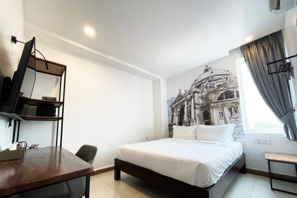 Superior Single Room, 1 King Bed, City View | City view
