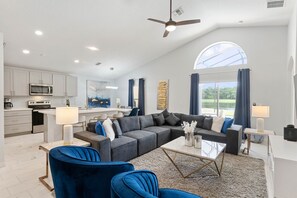 Smart TV, pebolim, livros