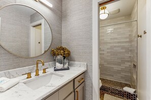 Hair dryer, towels - Serene sound-front home with a covered patio, dock, and swing bed (Dauphin Island)