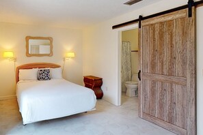 2 bedrooms, iron/ironing board, internet, bed sheets