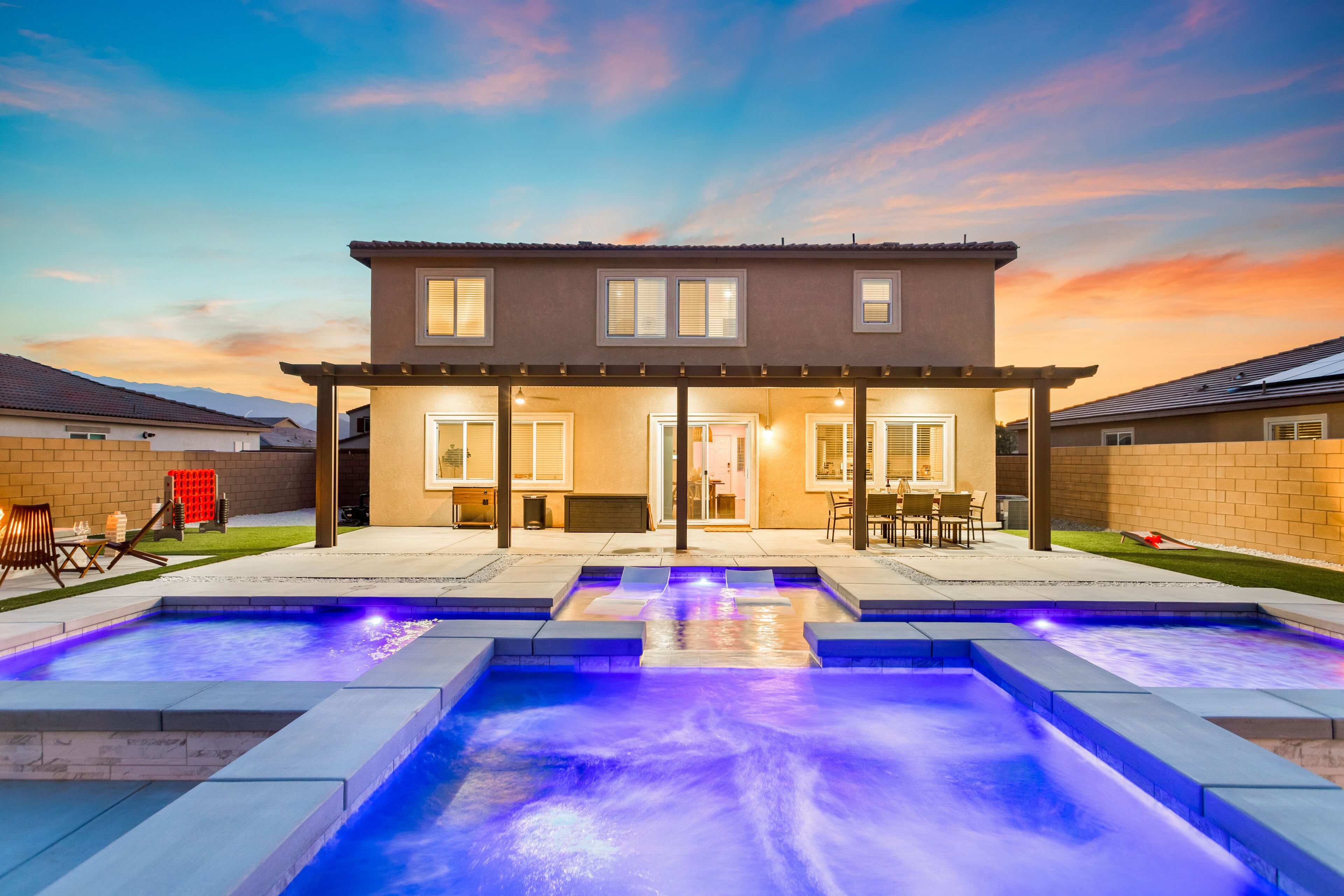 Luxury Oasis Pool n Spa, Putting Green, Fire Pit