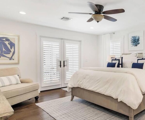 4 soverom, allergitestet sengetøy, skrivebord og strykejern/-brett