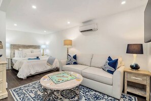 4 soverom, allergitestet sengetøy, skrivebord og strykejern/-brett