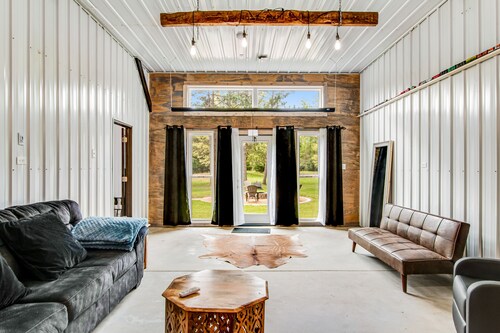 Barn & cabin with firepits, grills, foosball, kayaks, home theater, & 2 kitchens