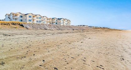 Dog-friendly, ground-floor condo with pool & hot tub, steps to the beach