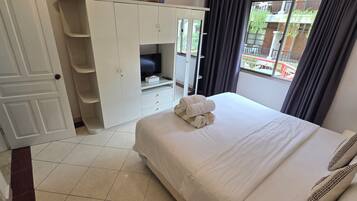 1 bedroom, in-room safe, iron/ironing board, travel cot