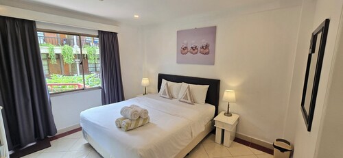 Apt Jayakarta Resort | 5-Min Walk to Legian Beach