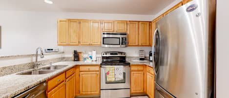 Refrigerador, microondas, horno, placa de cocina