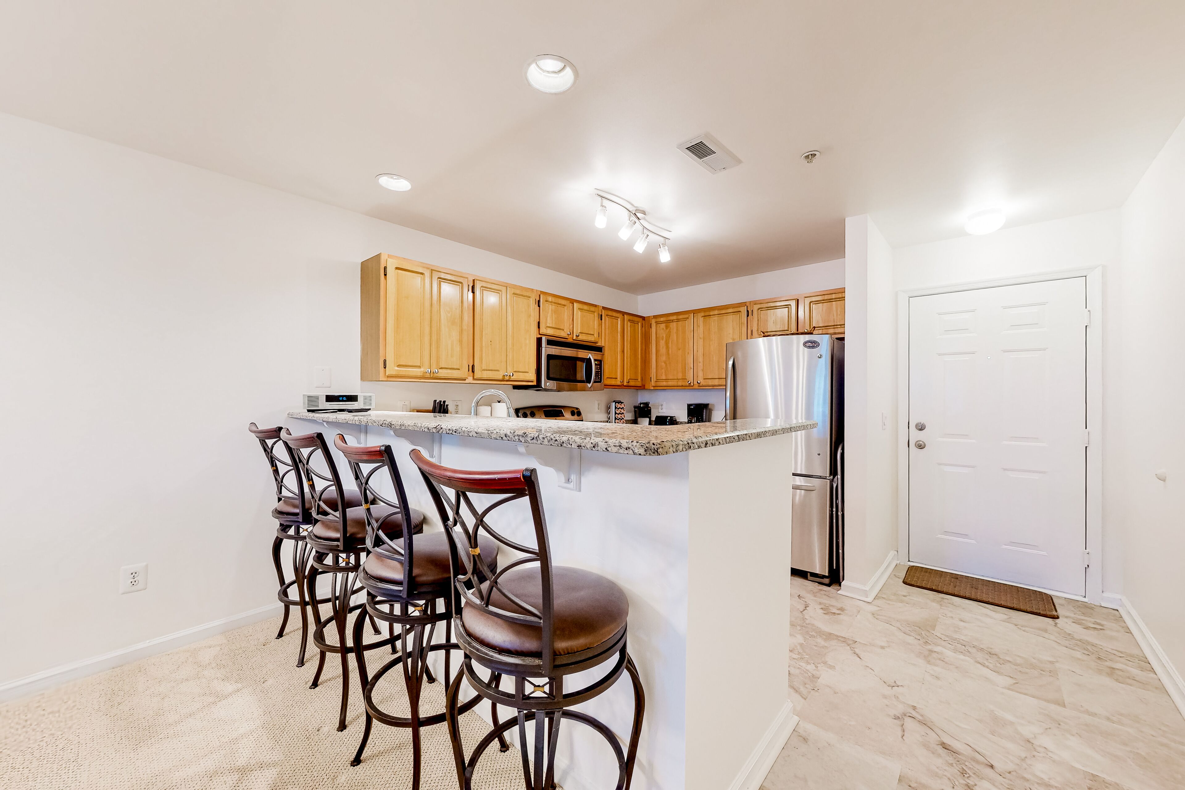 Kylskåp, mikrovågsugn, ugn och spishäll