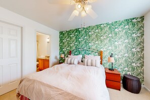 2 bedrooms, desk, iron/ironing board, WiFi - Sanibel Village condo with pools, tennis/pickleball, shared grill, & sunroom (Rehoboth Beach)