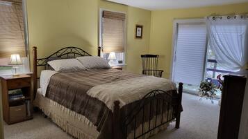 1 bedroom, iron/ironing board, WiFi (free), bed sheets