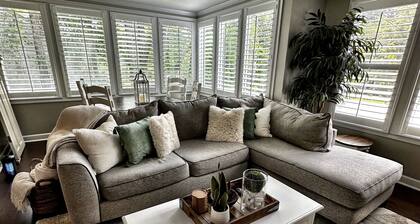 Luxurious and Cozy Midtown Home Near Fort Moore and Uptown