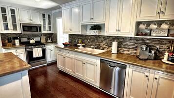 KĂŒhlschrank, Mikrowelle, Ofen, Herdplatte