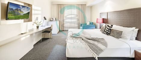 Premier Apartment | 1 bedroom, laptop workspace, iron/ironing board, free WiFi