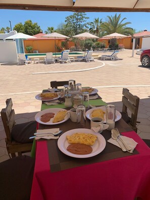 Tägliches kontinentales Frühstück gegen Gebühr