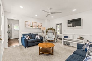 TV - NEW • Unique Design • Fully Loaded Kitchen (Port Washington)