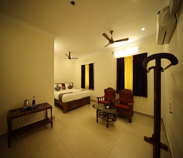 1 bedroom, Egyptian cotton sheets, premium bedding, desk - Yellow Residency (Puducherry)
