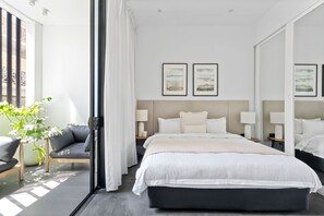 1 Schlafzimmer, Schreibtisch, Bügeleisen/Bügelbrett, Reisekinderbett