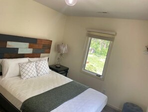 2 habitaciones, caja de seguridad en la habitación y escritorio 