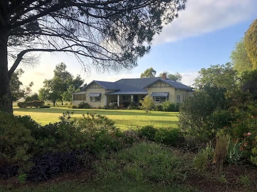 'old Oakley' Country Farm Stay