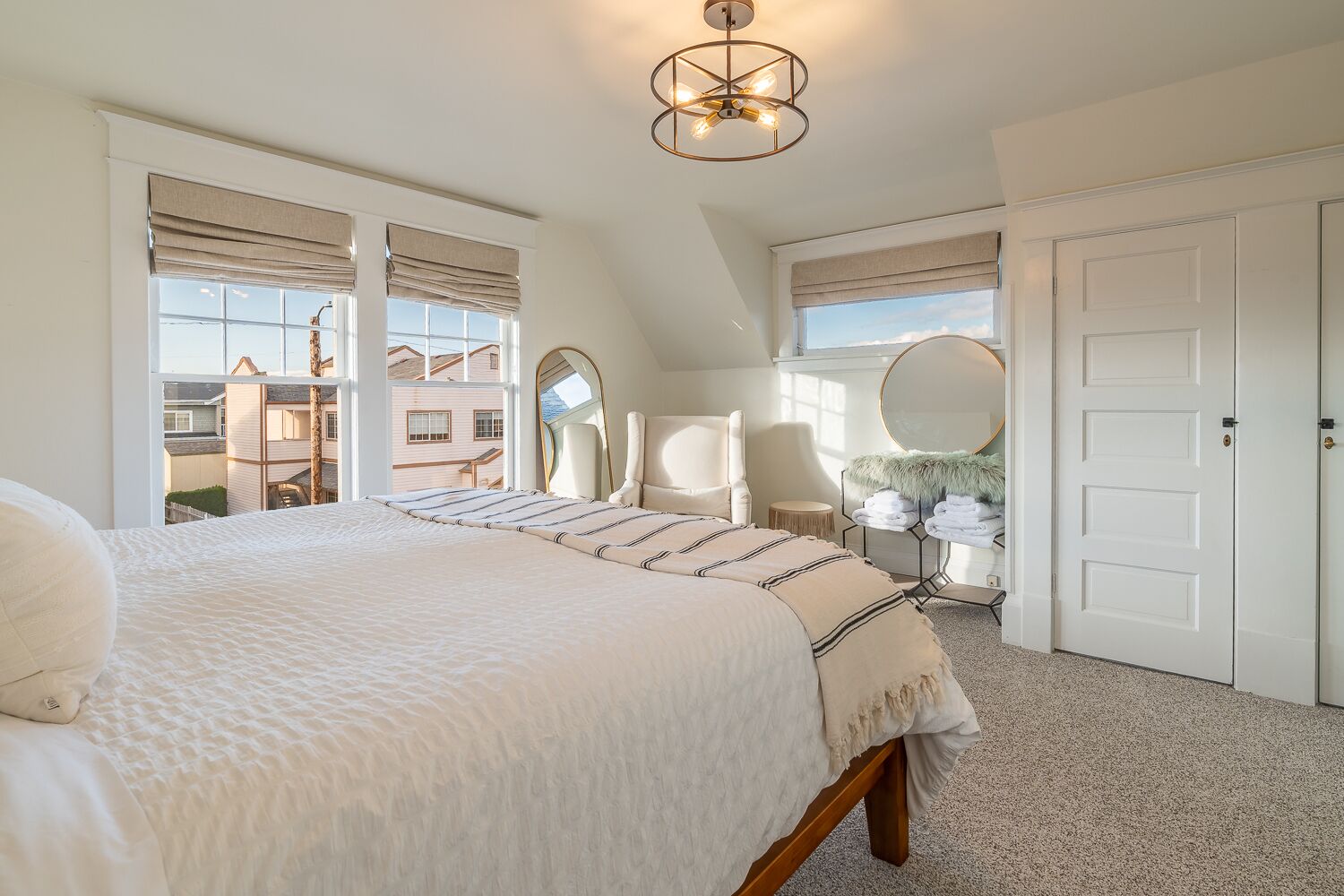 4 bedrooms, desk, free WiFi, bed sheets