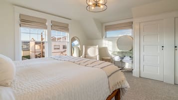 4 bedrooms, desk, free WiFi, bed sheets