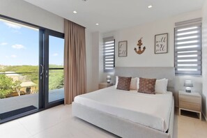 3 camere, una cassaforte in camera, una scrivania, ferro/asse da stiro