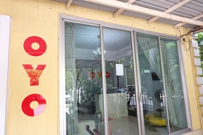 Front of property - POP 75429 101 Place Navanakorn (Khlong Luang)