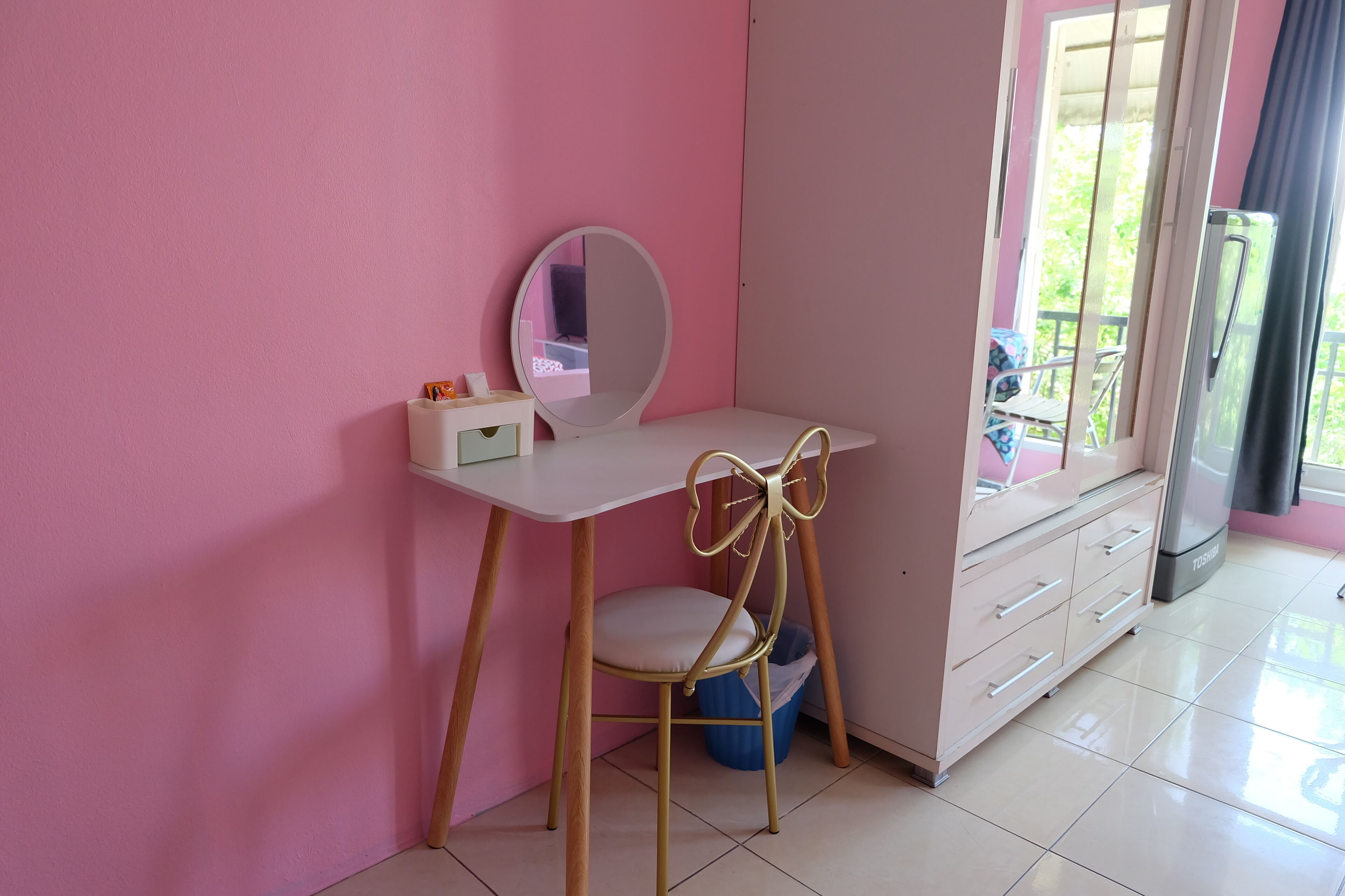 Quarto casal luxo | Espaço de trabalho para notebook, roupa de cama