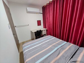 Laptop workspace, free WiFi, bed sheets - SPOT ON 90793 Kim Yong Stay (Sibu)