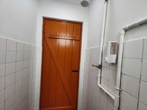 Phòng | Phòng tắm | Buồng tắm vòi sen, đồ dùng nhà tắm miễn phí, chậu vệ sinh/vòi rửa