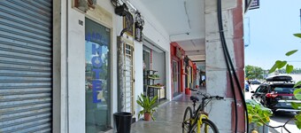 OYO 90794 Maple Hotel