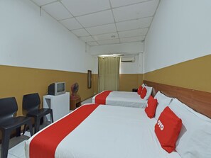 Family Suite | Desk, laptop workspace, free WiFi, bed sheets - OYO 90794 Maple Hotel (Johor Bahru)